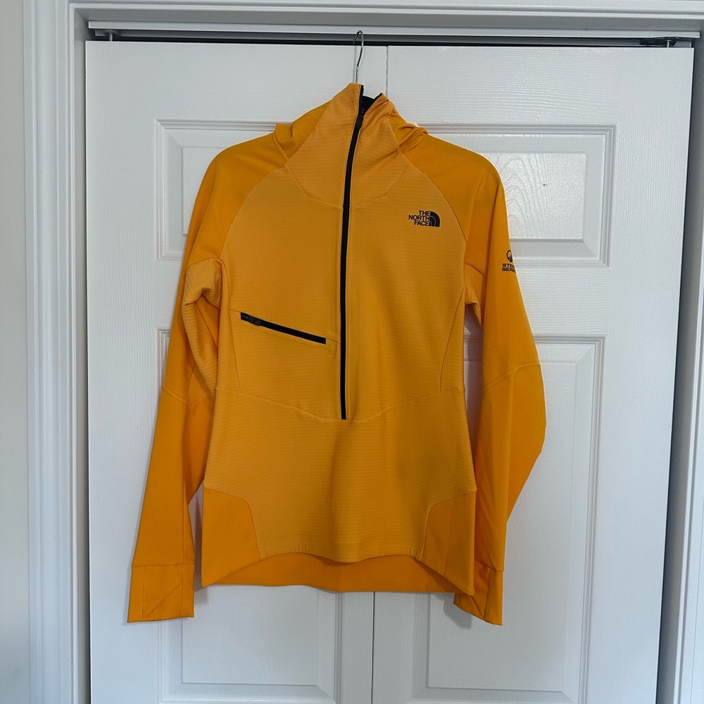 The North Face respirator 3/4 zip mid layer